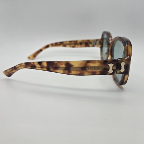 Gucci Tortoise Shell Sunglasses with Blue Lenses - Picture 4 of 6